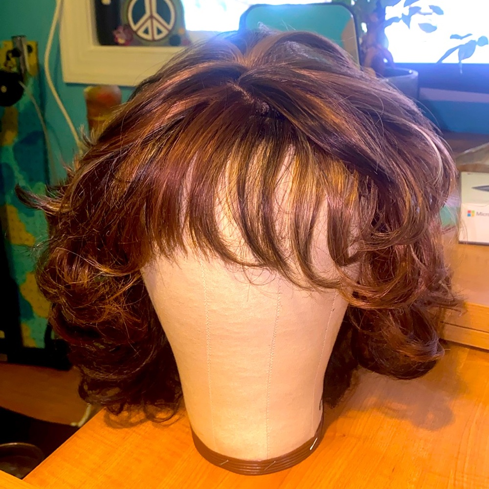 Medium length with blonde and caramel highlights